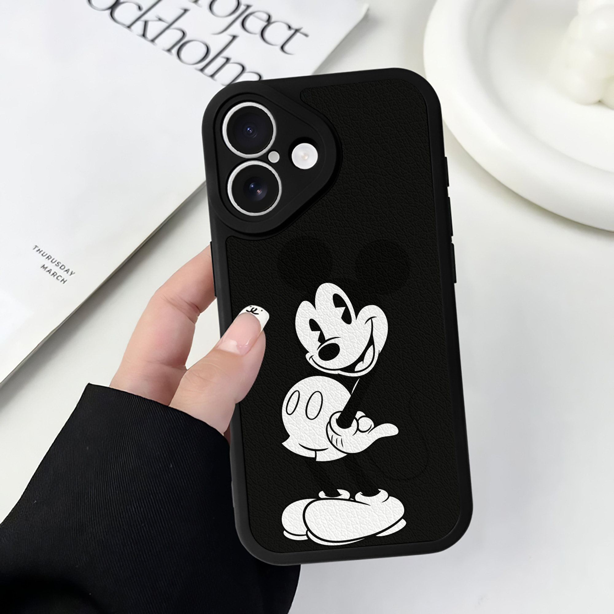 （画像用） ミッキーマウス Mickey Mouse 【iPhone 16シリーズ対応】シリコンスマホケース（レザー調） 材質：シリコン